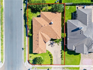 Pristine and move in ready! This amazing and well-maintained one - photo 4