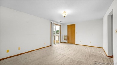 Welcome to lake life in this warm and inviting lakefront home - photo 15
