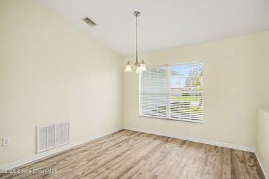 Discover the perfect blend of comfort and convenience in this - photo 6