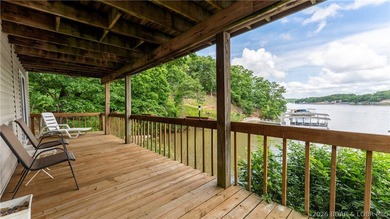 Welcome to lake life in this warm and inviting lakefront home - photo 17