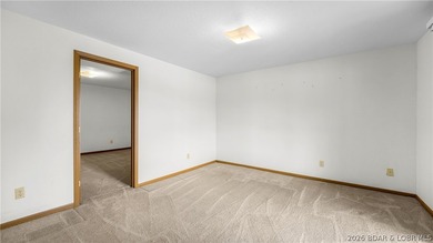 Welcome to lake life in this warm and inviting lakefront home - photo 19
