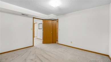 Welcome to lake life in this warm and inviting lakefront home - photo 23