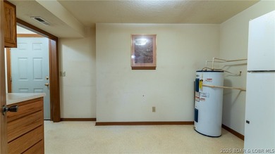 Welcome to lake life in this warm and inviting lakefront home - photo 25