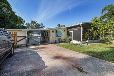 Welcome to your own piece of paradise in Bokeelia, Florida! This - photo 1