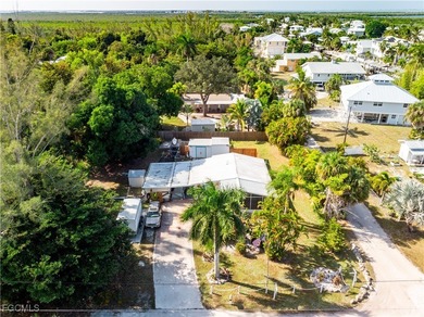 Welcome to your own piece of paradise in Bokeelia, Florida! This - photo 4