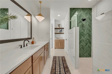 Exceptional design meets everyday comfort in this beautifully - photo 20