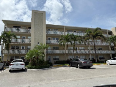 Lake Condo For Sale in West Palm Beach, Florida