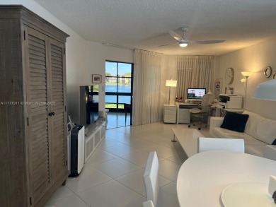 Lake Condo Sale Pending in Tamarac, Florida