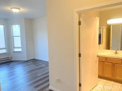 Gorgeous Top floor 2 bedrooms/2 baths, and a great open floor - photo 12