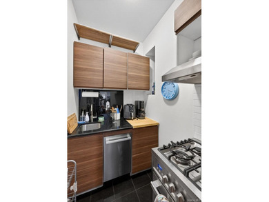 A 25' wide, five story, 20 unit multifamily is now offered by - photo 3