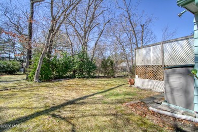 This fine house 2ith 2 bedrooms and full bath sits on a large - photo 14