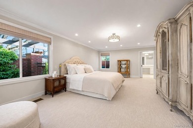 Set within the coveted Estates II gated community in Manhasset - photo 15