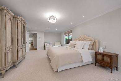 Set within the coveted Estates II gated community in Manhasset - photo 16