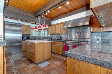 Private, gated home on 5+ acres with a year-round creek and - photo 8