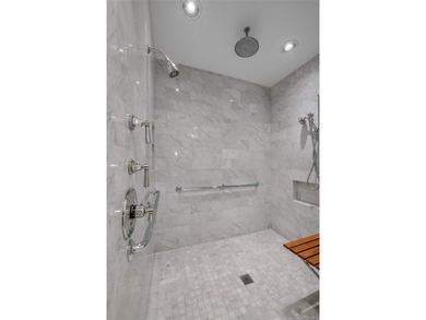 Set within the coveted Estates II gated community in Manhasset - photo 21
