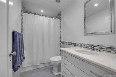 Set within the coveted Estates II gated community in Manhasset - photo 25