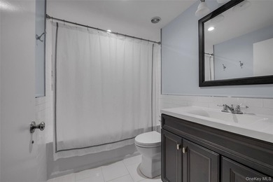 Set within the coveted Estates II gated community in Manhasset - photo 35