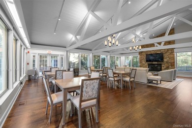 Set within the coveted Estates II gated community in Manhasset - photo 39