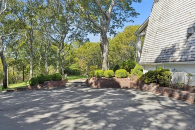 Welcome to 22 Old Trail Road, a charming beach cottage-style - photo 5