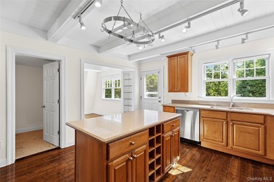 Welcome to 22 Old Trail Road, a charming beach cottage-style - photo 10