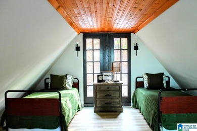 This newly renovated cottage offers privacy, year-round deep - photo 16