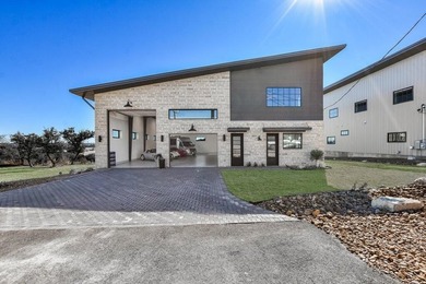 This exceptional luxury garage/residence offers architectural - photo 1