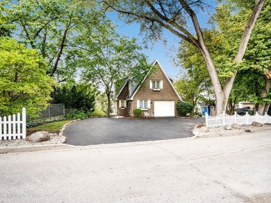 Chain O Lakes - Nippersink Lake Home For Sale in Fox Lake Illinois