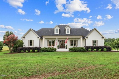 Welcome to this exceptional 3 bedroom, 3.5 bath home in the - photo 4