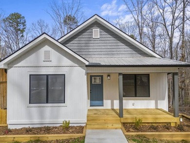 Escape to Lake Hartwell in this thoughtfully designed new - photo 1