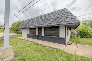 Prime Commercial Opportunity with Residential Income in the - photo 3