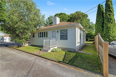 Welcome to your Narragansett coastal retreat! This charming - photo 11