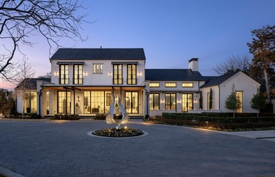 Within the prestigious gates of Crespi Estates, this exceptional - photo 2