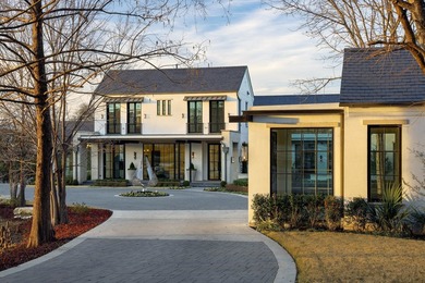 Within the prestigious gates of Crespi Estates, this exceptional - photo 3