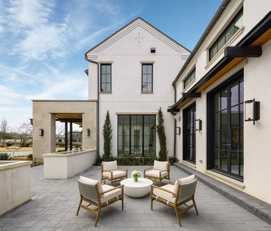 Within the prestigious gates of Crespi Estates, this exceptional - photo 4
