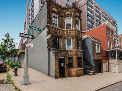 Great Opportunity! Newly Renovated Legal 2 family house with a - photo 17