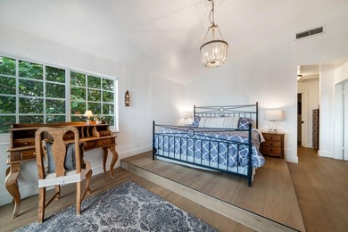Charming oceanfront cottage located in the historic district of - photo 31