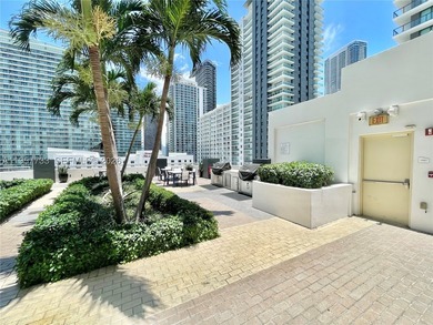 Spectacular 2 level corner unit, with double high ceiling 3 bed - photo 31
