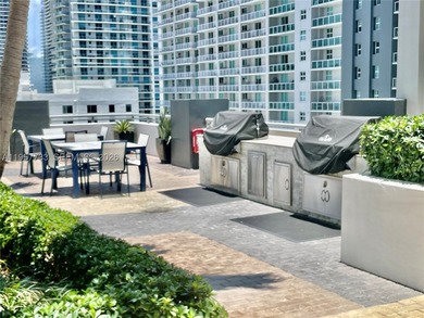 Spectacular 2 level corner unit, with double high ceiling 3 bed - photo 32