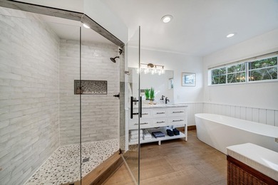 Charming oceanfront cottage located in the historic district of - photo 33