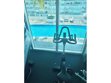 Spectacular 2 level corner unit, with double high ceiling 3 bed - photo 33