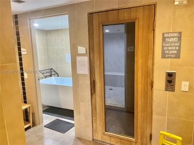 Spectacular 2 level corner unit, with double high ceiling 3 bed - photo 36