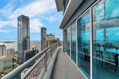 Spectacular 2 level corner unit, with double high ceiling 3 bed - photo 46