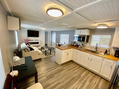 Discover this beautiful mobile home located in a wonderful 55+ - photo 6