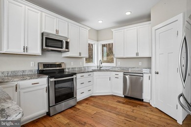 3 Finished Level Custom-built home with absolutely stunning - photo 15