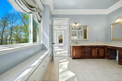 WELCOME TO AN UNPARALLELED LUXURY WATERFRONT ESTATE ON LAKE - photo 17