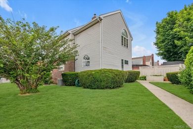 Lovely Expanded & Renovated Detached Home on a Corner Property - photo 21