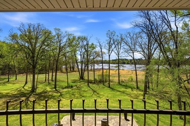 WELCOME TO AN UNPARALLELED LUXURY WATERFRONT ESTATE ON LAKE - photo 25