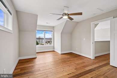 3 Finished Level Custom-built home with absolutely stunning - photo 28