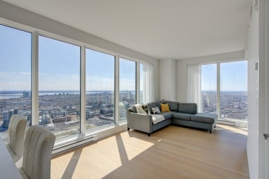Lake Home For Sale in Montréal (Ville-Marie),