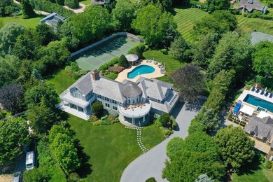 Deep South of the Highway in Sagaponack, half a mile from the - photo 3